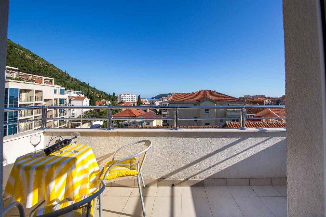 Vila Lazovic *